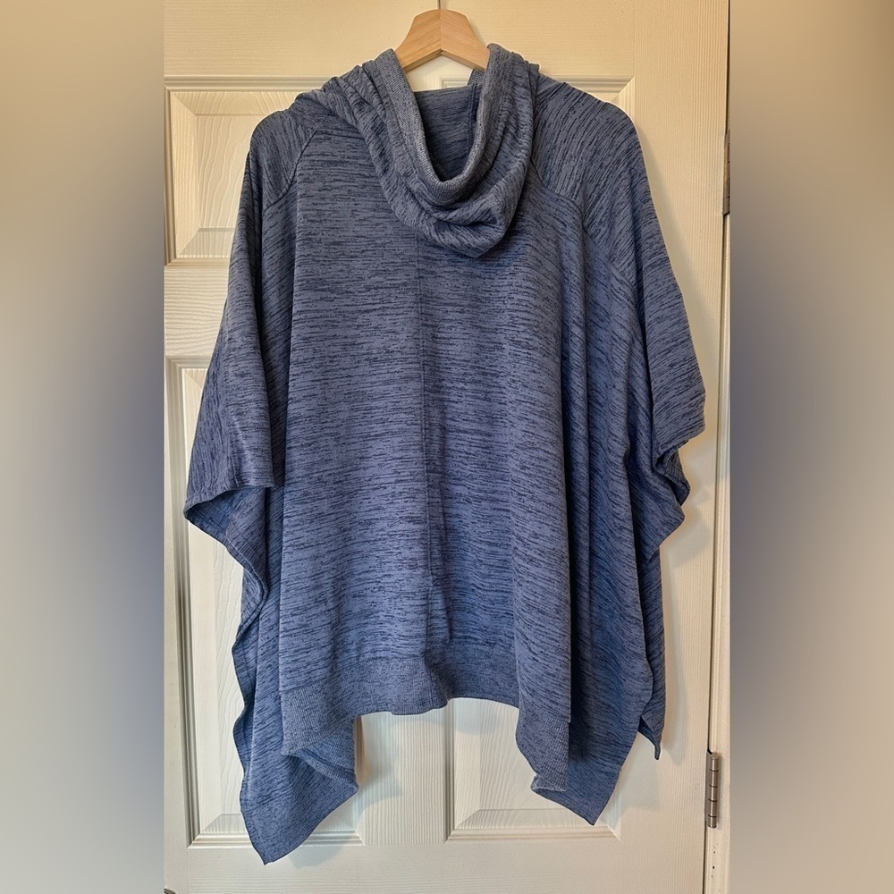 Athleta Blissful poncho - Picture 3 of 7